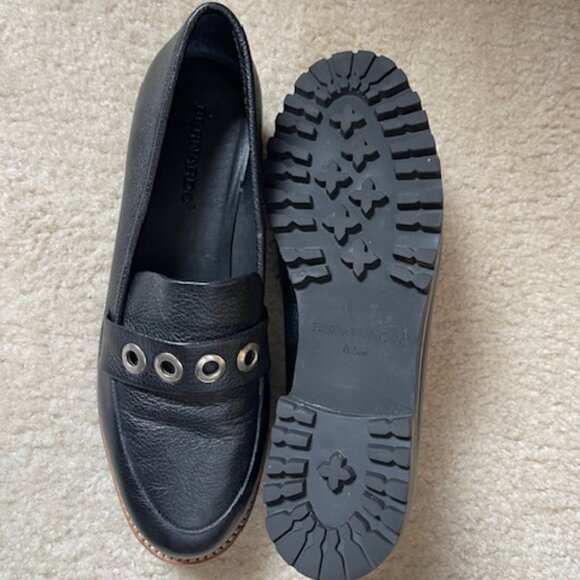 Bernardo Ozzy Leather Lug Sole Loafers with silver grommet accents 8.5 - Picture 2 of 3